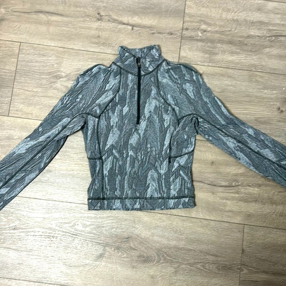 lululemon athletica Gray Patterned Sweatshirt - Picture 1 of 5